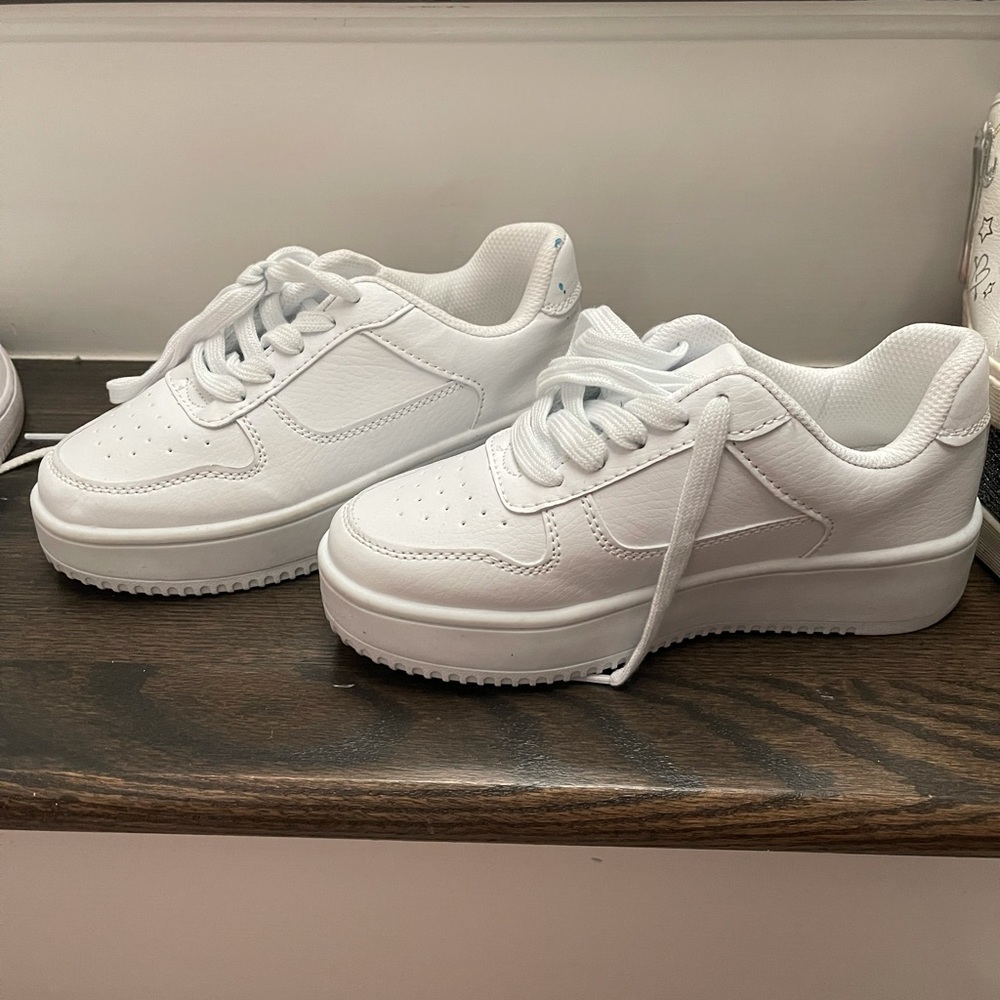 Brand new kids shoes - Picture 3 of 3